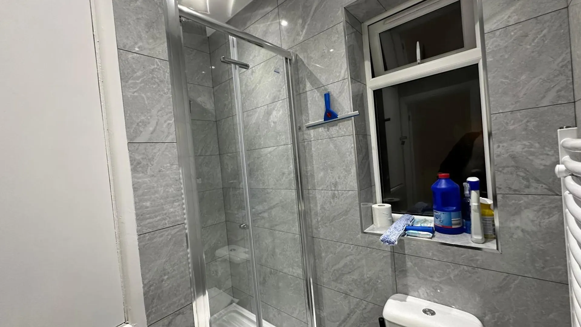 Apartment Luxury Ensuite 2Nd Studio Flat With Great Views In Keedonwood Road With Fully Own Bathroom Newly Added And Private Kitchenette Bromley United Kingdom