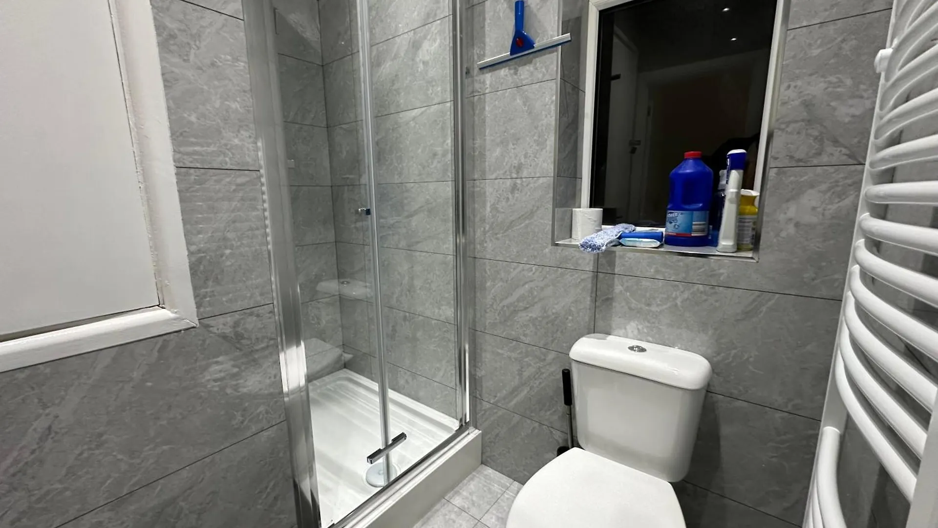 Luxury Ensuite 2Nd Studio Flat With Great Views In Keedonwood Road With Fully Own Bathroom Newly Added And Private Kitchenette Bromley United Kingdom